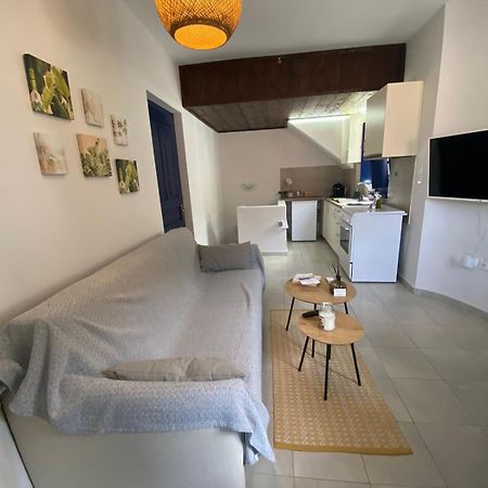 Oros Eros Apartment Hydra  Ruang foto