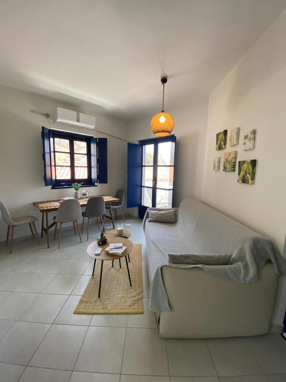 Oros Eros Apartment Hydra  Ruang foto